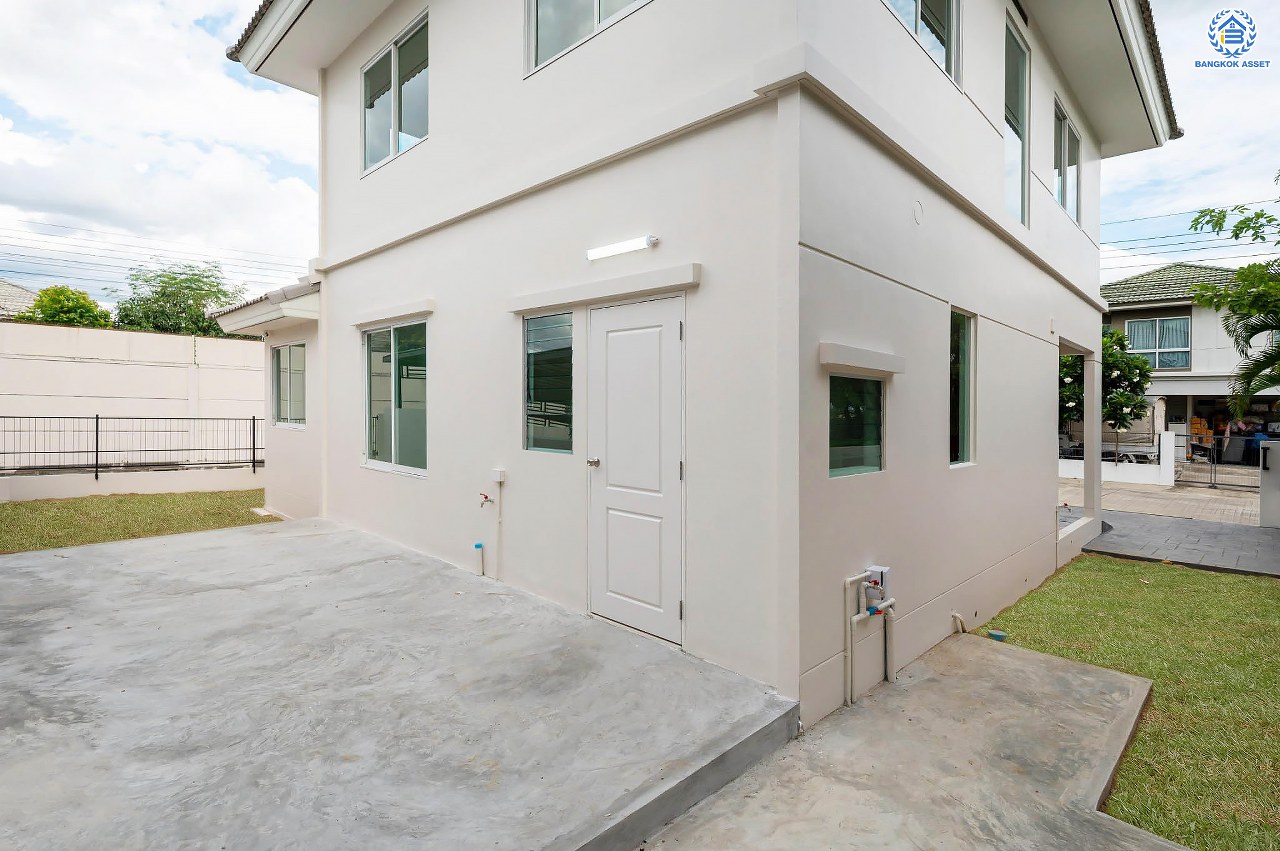 บ้านมือสองตกแต่งใหม่ โครงการ พฤกษ์ลดา2 บางใหญ่ เนื้อที่ 55 ตร.ว. ฟังก์ชัน 4 ห้องนอน 2 ห้องน้ำ 1 ที่จอดรถ บนทำเลดี เชื่อมต่อหลายเส้นทาง ใกล้รถไฟฟ้าสายสีม่วง "สถานีคลองบางไผ่" จุดขึ้นทางด่วน "กาญจนาภิเษก" และห้างสรรพสินค้าเซ็นทรัลเวสต์เกต